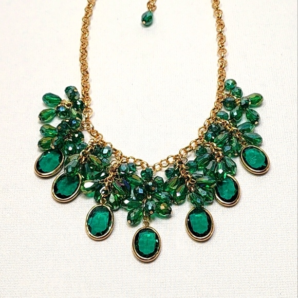 Green and Golden Statement Necklace - Picture 5 of 9